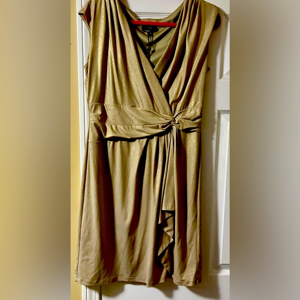 Size14 women’s RiCH gold shimmer dress very flattering